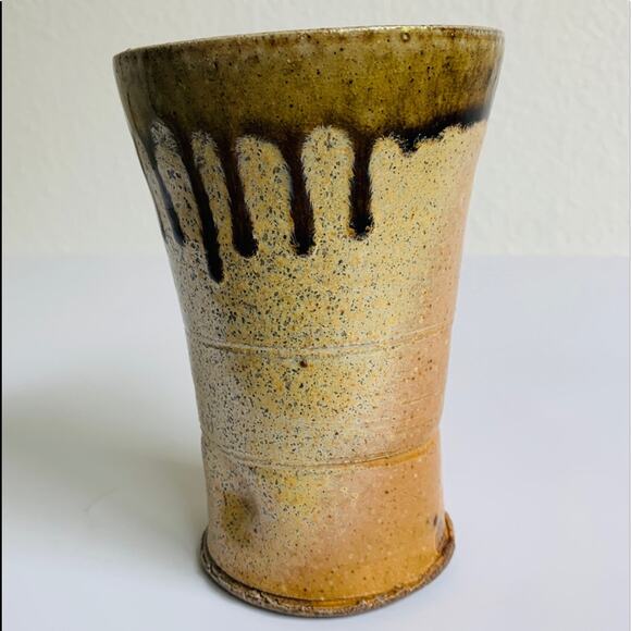 Vintage Studio Art Pottery Thumb Cup - Picture 1 of 8